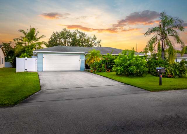 Property at 642 SE Streamlet Ave, Port Saint Lucie, FL 34983, 2 beds, 2 baths