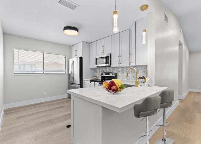 Property at 15401 Pembridge Ave #24, Delray Beach, FL 33484, 2 beds, 2 baths