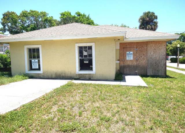 Property at 703 14th St, West Palm Beach, FL 33401, 3 beds, 2 baths