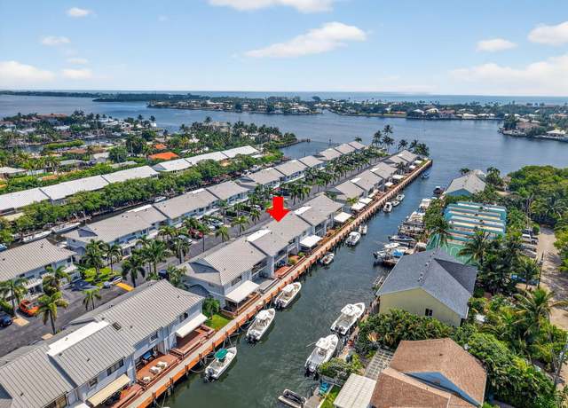 Property at 718 NE 12th Ter #4, Boynton Beach, FL 33435, 2 beds, 2.5 baths