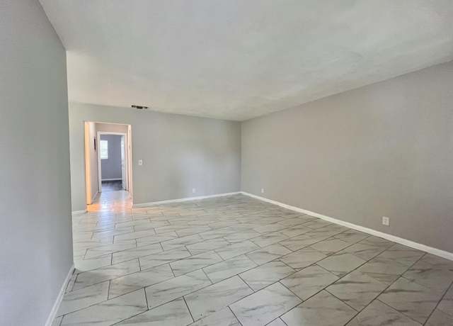 Property at 645 SW 20th Ct #8, Delray Beach, FL 33445, 2 beds, 1 bath