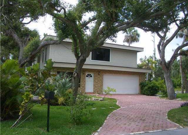 Property at 700 Fiddlewood Rd, Vero Beach, FL 32963, 3 beds, 3.5 baths