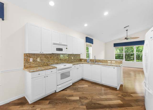 Property at 11056 Manele Ct, Boynton Beach, FL 33437, 3 beds, 2.5 baths