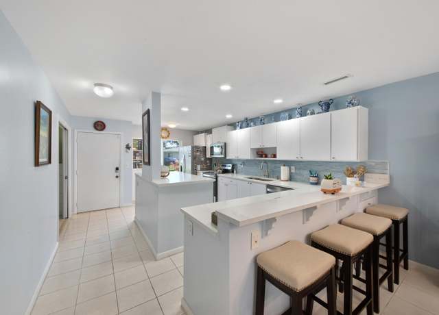 Property at 13976 Via Flora Unit D, Delray Beach, FL 33484, 2 beds, 2 baths