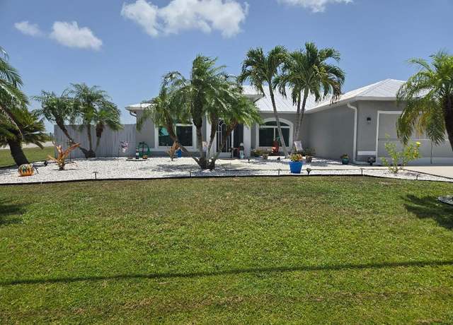 Property at 2702 SE South Blackwell Dr, Port Saint Lucie, FL 34952, 3 beds, 2 baths