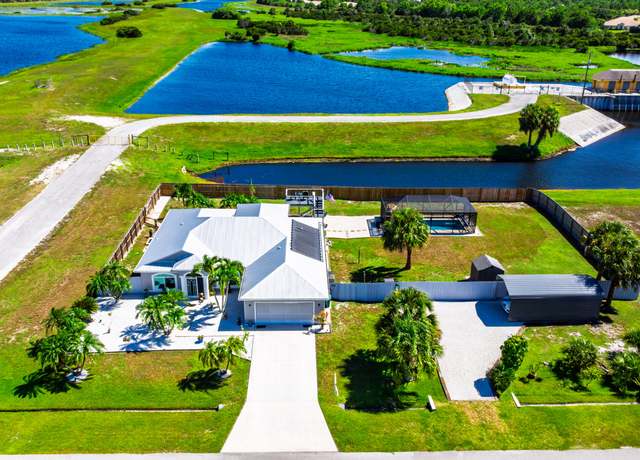 Property at 2702 SE South Blackwell Dr, Port Saint Lucie, FL 34952, 3 beds, 2 baths