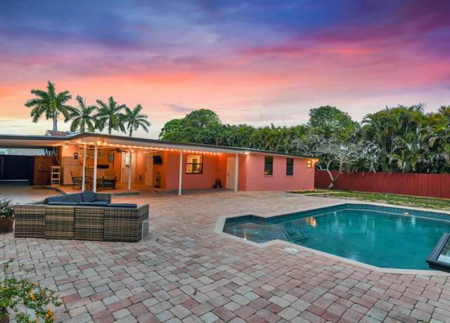 Property at 121 W Arch Dr Unit (), Lake Worth, FL 33467, 4 beds, 3 baths