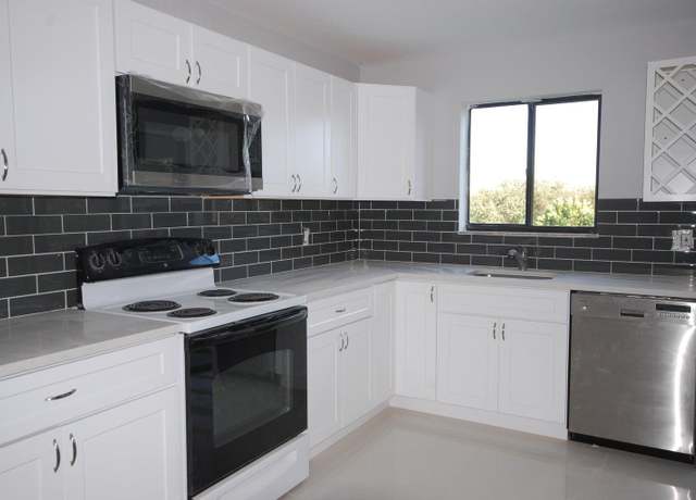 Property at 5917 Via Vermilya #308, Lake Worth, FL 33462, 2 beds, 2 baths