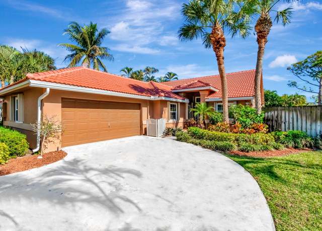 Property at 1075 E Lancewood Pl, Delray Beach, FL 33445, 3 beds, 2 baths