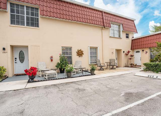 Property at 820 Salem Ln Unit B, Lake Worth, FL 33467, 2 beds, 2.5 baths