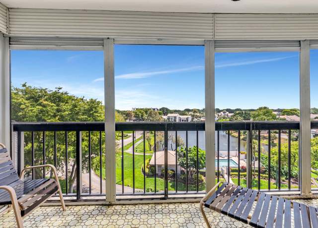 Property at 1564 Bridgewood Dr, Boca Raton, FL 33434, 2 beds, 2 baths