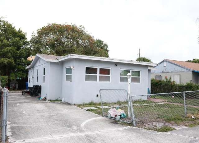 Property at 840 W 1st St, Riviera Beach, FL 33404, 3 beds, 2 baths