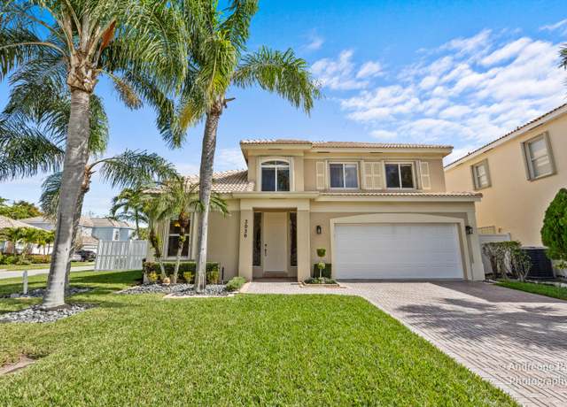 Property at 3036 Calle Valencia, West Palm Beach, FL 33409, 3 beds, 2.5 baths