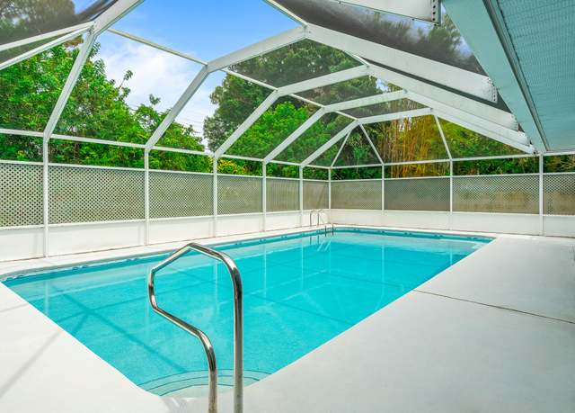Property at 916 23rd Ave, Vero Beach, FL 32960, 3 beds, 2 baths