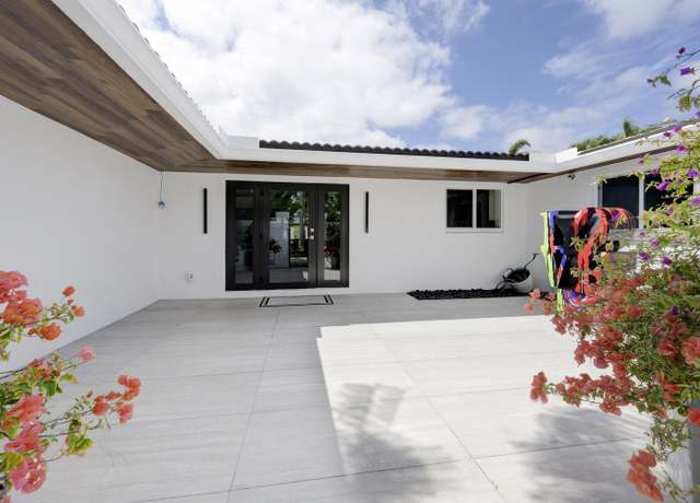 Property at 520 NE 17th St, Boca Raton, FL 33432, 4 beds, 3 baths