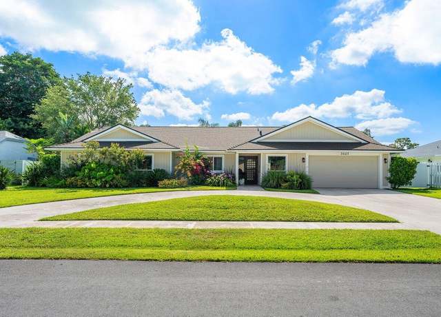 Property at 3127 Lakeview Dr, Delray Beach, FL 33445, 3 beds, 2.5 baths