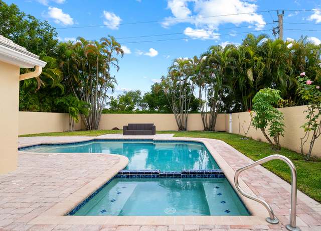 Property at 952 Dickens Pl, West Palm Beach, FL 33411, 3 beds, 2 baths