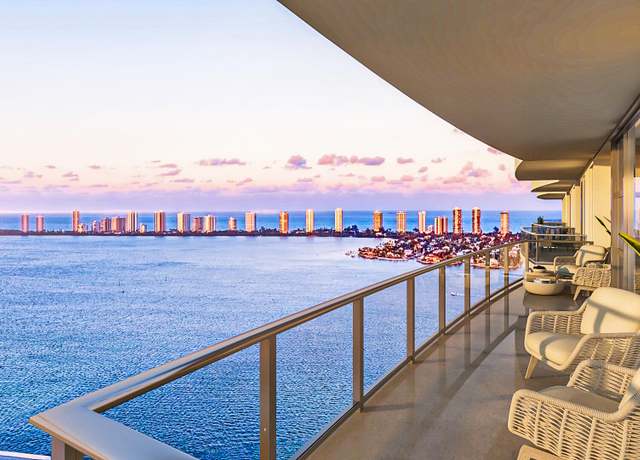Property at 220 Lake Shore Dr #913, Lake Park, FL 33403, 2 beds, 2.5 baths