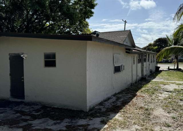 Property at 916 Avenue H, Fort Pierce, FL 34950, 11 beds, 2 baths
