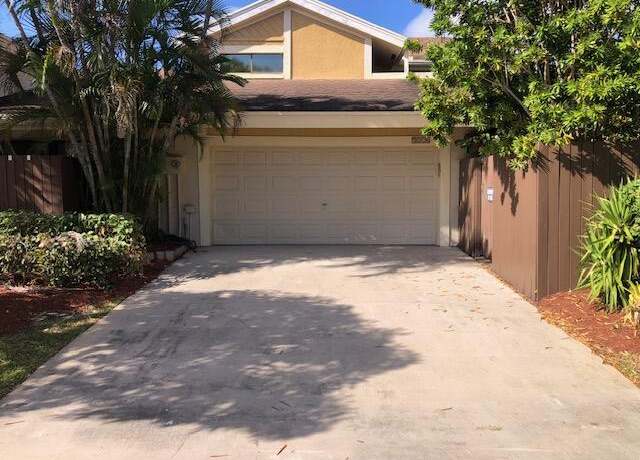 Property at 7516 Sierra Dr E, Boca Raton, FL 33433, 3 beds, 2.5 baths