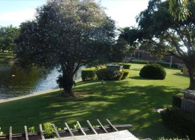 Property at 1308 13th Ln, Palm Beach Gardens, FL 33418, 2 beds, 2.5 baths