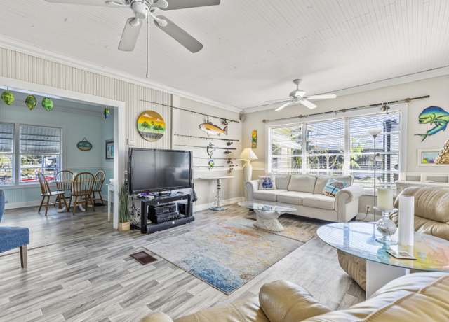 Property at 1099 7th St, Okeechobee, FL 34974, 3 beds, 2 baths