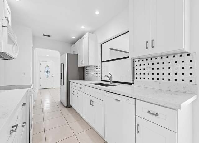 Property at 14718 Shadow Wood Ln, Delray Beach, FL 33484, 2 beds, 2 baths