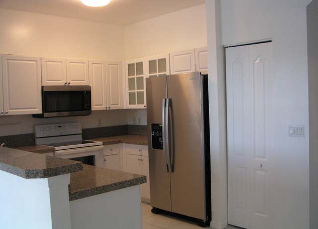 Property at 312 River Bluff Ln, Royal Palm Beach, FL 33411, 3 beds, 2.5 baths