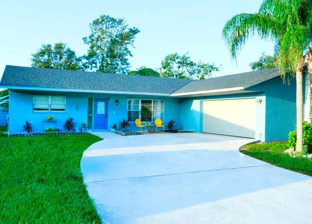 Property at 318 SE Bayview Ter, Port Saint Lucie, FL 34953, 3 beds, 2 baths