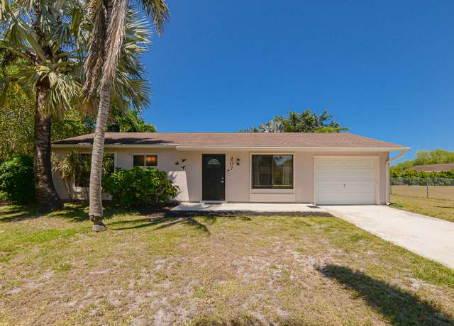 Property at 207 SW Bridgeport Dr, Port Saint Lucie, FL 34953, 2 beds, 1.5 baths