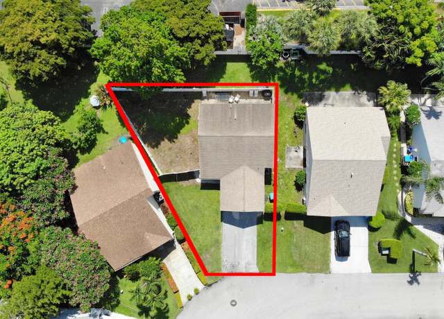 Property at 23 Peachtree Pl, Boynton Beach, FL 33436, 4 beds, 2 baths