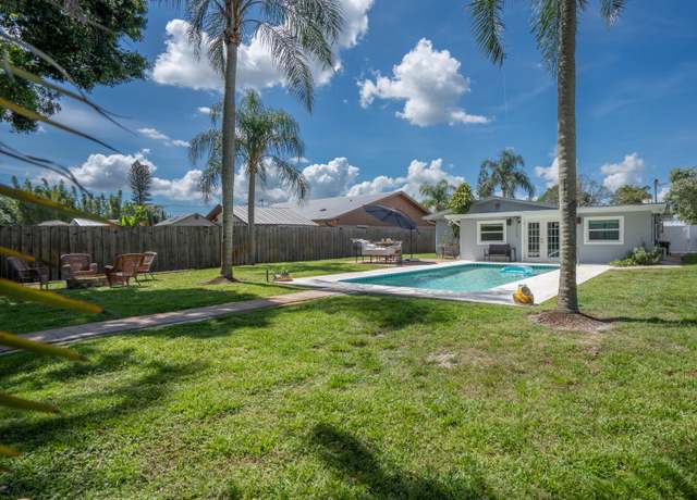 Property at 985 SW 29th Ter, Palm City, FL 34990, 3 beds, 2 baths