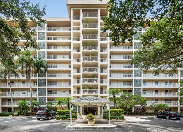 Property at 3520 Oaks Way #1004, Pompano Beach, FL 33069, 3 beds, 2.5 baths
