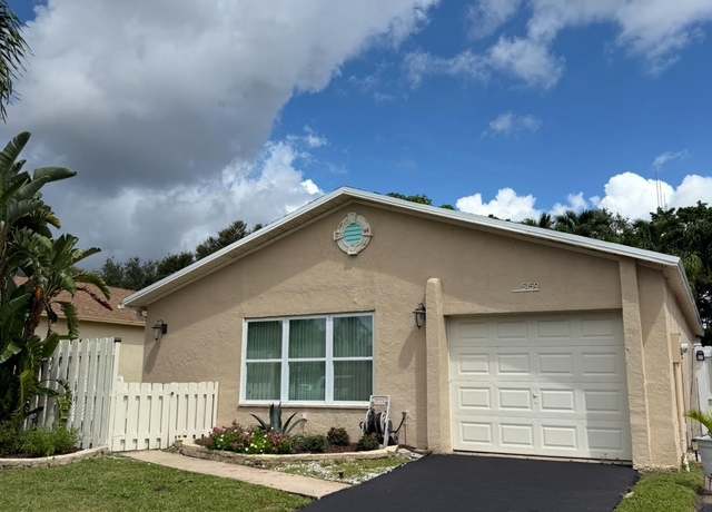 Property at 5159 Mirror Lakes Blvd, Boynton Beach, FL 33472, 2 beds, 2 baths