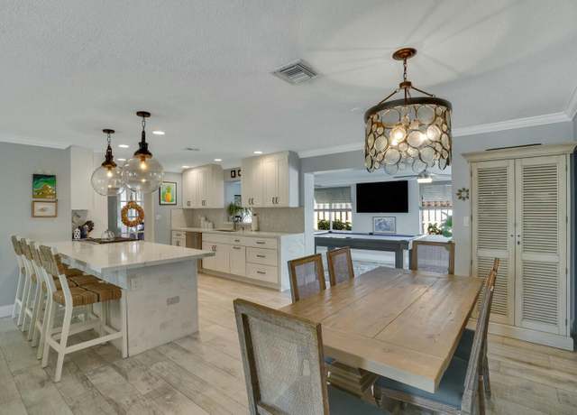 Property at 301 Enfield Rd, Delray Beach, FL 33444, 3 beds, 2 baths
