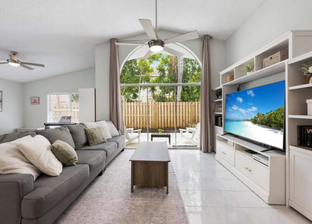Property at 7133 Catalina Way, Lake Worth, FL 33467, 3 beds, 2 baths
