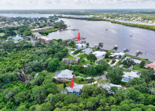 Property at 1013 SE Kitching Cove Ln, Port Saint Lucie, FL 34952, 4 beds, 3.5 baths