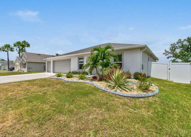 Property at 641 SE Starflower Ave, Port Saint Lucie, FL 34983, 3 beds, 2 baths