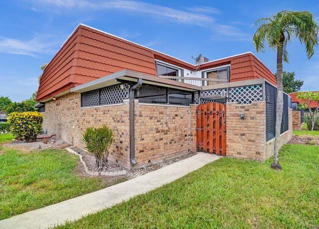 Property at 4628 Suburban Pines Dr, Lake Worth, FL 33463, 3 beds, 2.5 baths