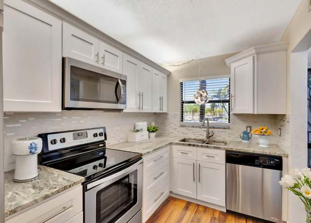 Property at 4700 Lucerne Lakes Blvd #206, Lake Worth, FL 33467, 2 beds, 2 baths