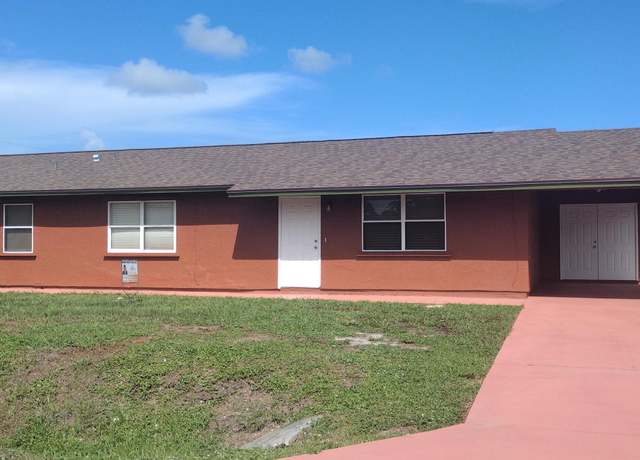 Property at 2002 N 31st St, Fort Pierce, FL 34947, 3 beds, 2.5 baths