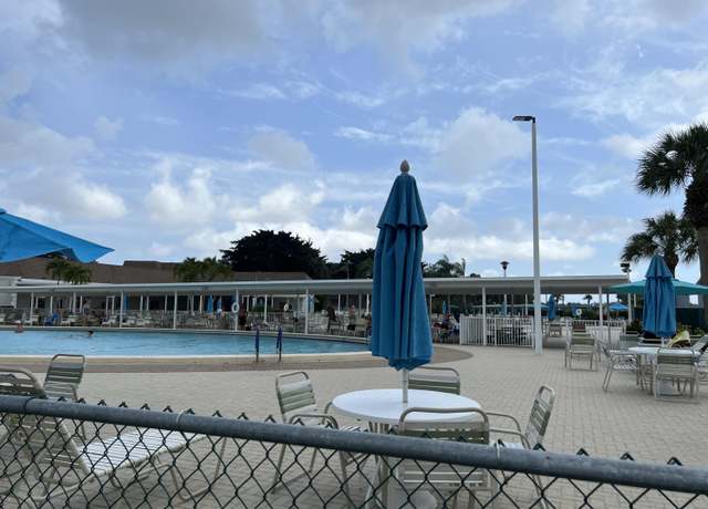 Property at 886 Flanders S, Delray Beach, FL 33484, 2 beds, 2 baths