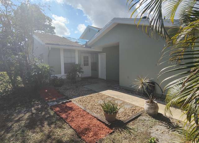 Property at 1781 SE Balmoral Ct, Port Saint Lucie, FL 34953, 2 beds, 1 bath