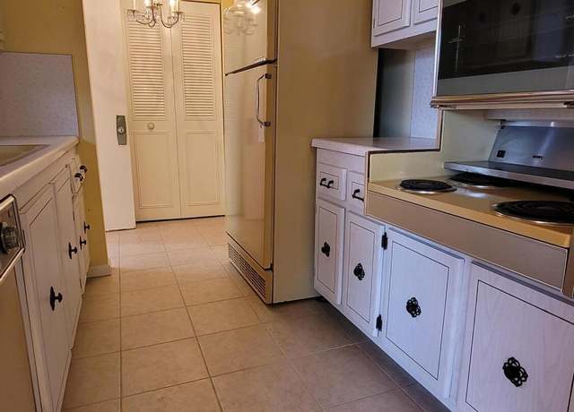 Property at 22 Golfs Edge Unit A, West Palm Beach, FL 33417, 2 beds, 2 baths