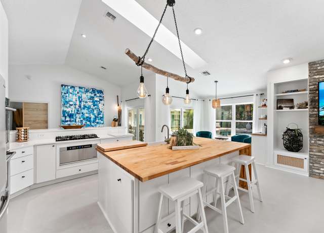 Property at 15914 79th Ter N, Palm Beach Gardens, FL 33418, 6 beds, 6.5 baths