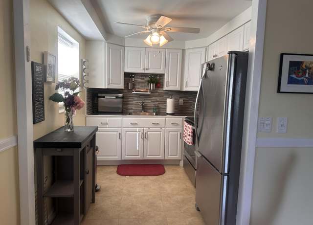 Property at 737 Flanders Unit P, Delray Beach, FL 33484, 2 beds, 2 baths