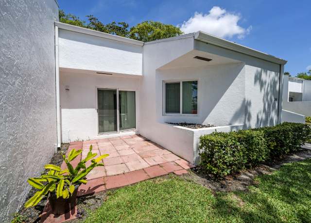 Property at 268 Sunshine Blvd, Royal Palm Beach, FL 33411, 3 beds, 2 baths