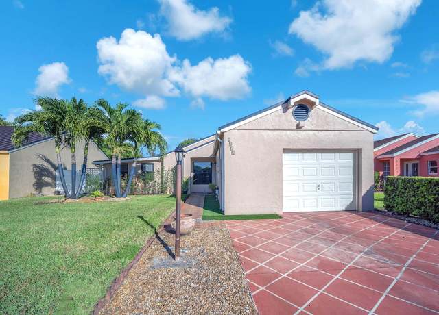 Property at 2411 SW 84th Ter, Miramar, FL 33025, 2 beds, 2 baths