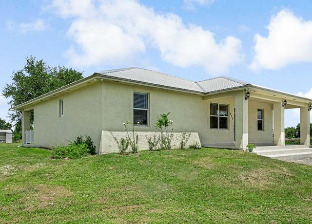 Property at 670 N Olivo St, Clewiston, FL 33440, 3 beds, 2 baths