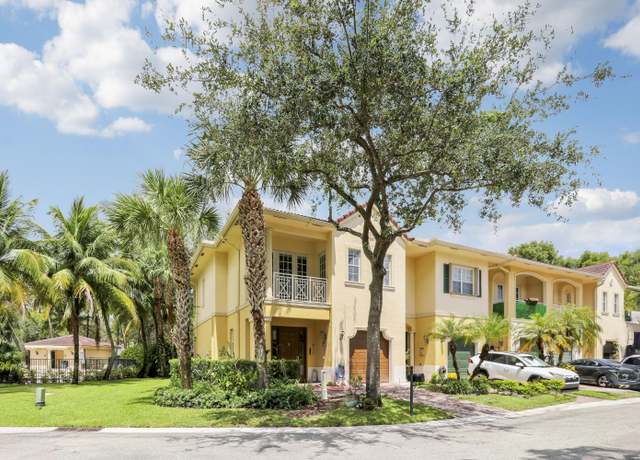 Property at 102 Via Emilia, Royal Palm Beach, FL 33411, 3 beds, 2.5 baths